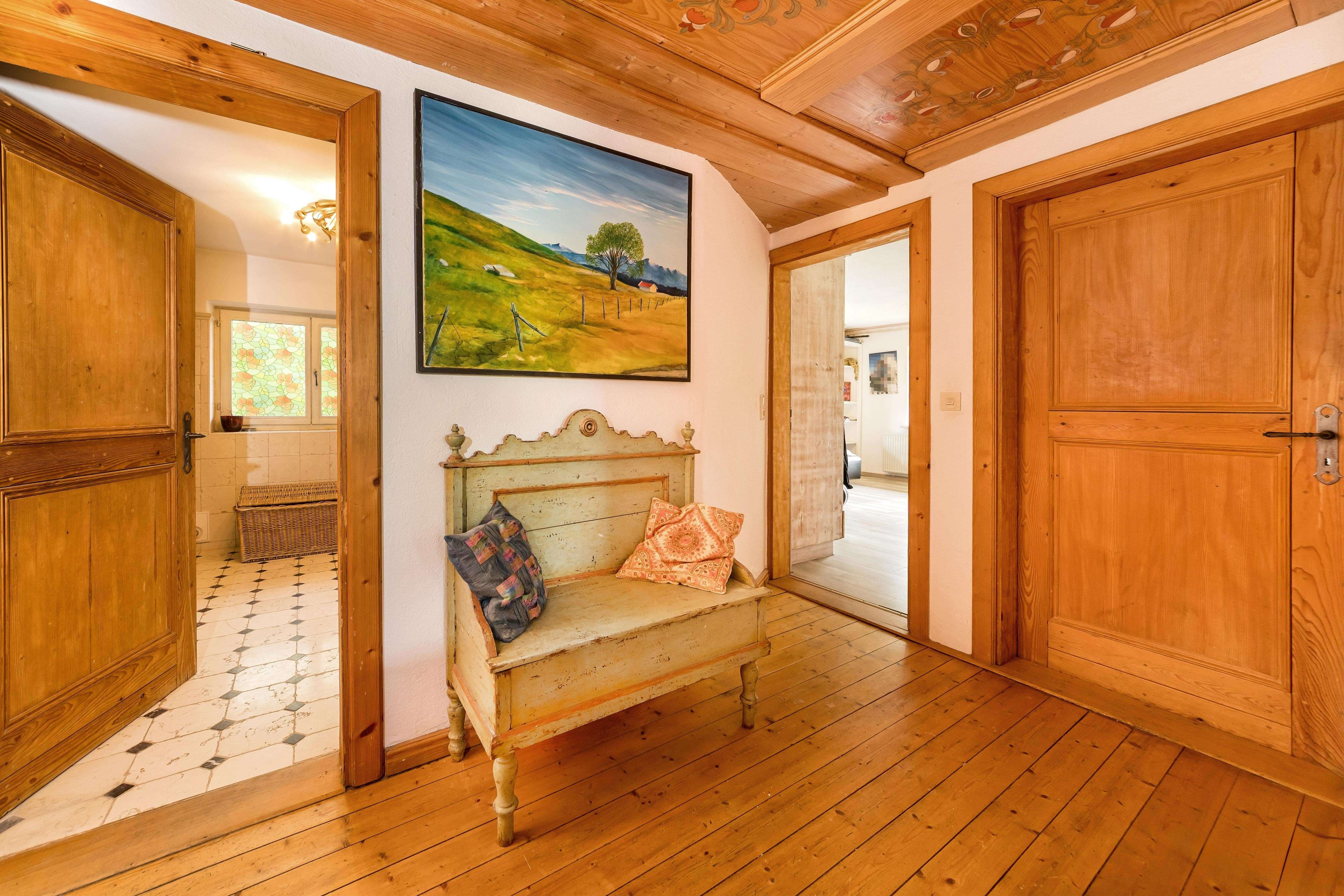 Immobilie in Weyarn - Idyllisch gelegenes Bauernhaus mit viel Wohnfläche
 - Bild 1