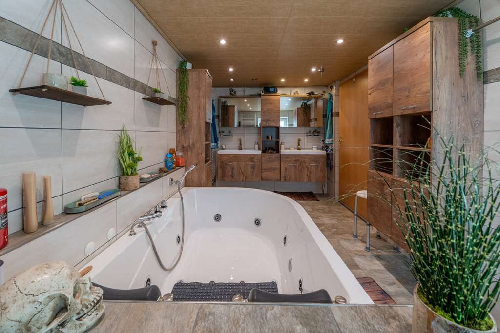 Immobilie in Eigeltingen - Wohnen, Vermieten und Entwickeln – Mehrfamilienhaus mit 3 Einheiten und 2.945 m² Grundstück - Bild 3