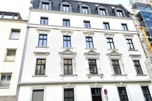 Erstbezug nach Sanierung: Charmante Stadtwhg. mit großem Balkon in energetisch saniertem Stilaltbau