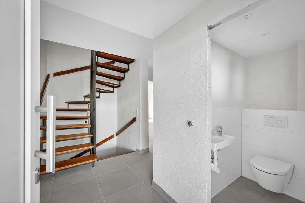 Immobilie in Holzheim - Hübsches Familiendomizil in interessanter Ortsrandlage von Holzheim - Bild 2