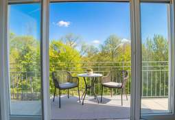 Westbalkon mit Blick ins Grüne