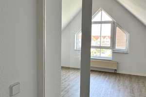 Träumen im Dachgeschoss mit Blick ins Grüne und bester Verkehrsanbindung. – Gerwischer Straße 59, 39114 Magdeburg – Vorschaubild 3
