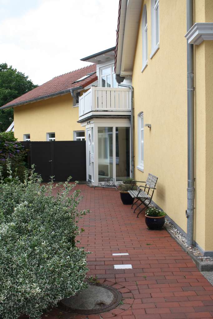 Immobilie in Bad Bramstedt - Großzügiges Haus mit besonderem Flair in zentraler Lage von Bad Bramstedt – vielseitig nutzbar. - Bild 2