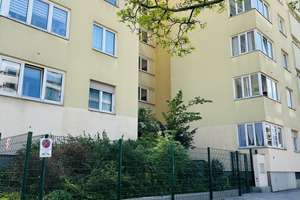 Bezugsfreie  2-Zimmer Wohnung mit Wintergarten und Parkplatz
