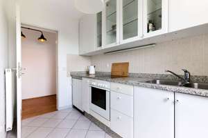 Ankommen, durchatmen und wohlfühlen – freie 2- Zimmer-Wohnung mit sonniger Loggia! – Die vollständige Adresse der Immobilie erhältst du vom Anbieter., 85622 Feldkirchen – Vorschaubild 4