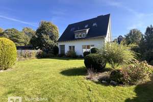 Freistehendes Einfamilienhaus zzgl. 2 Garagen auf schönem Grundstück in Rath/Heumar