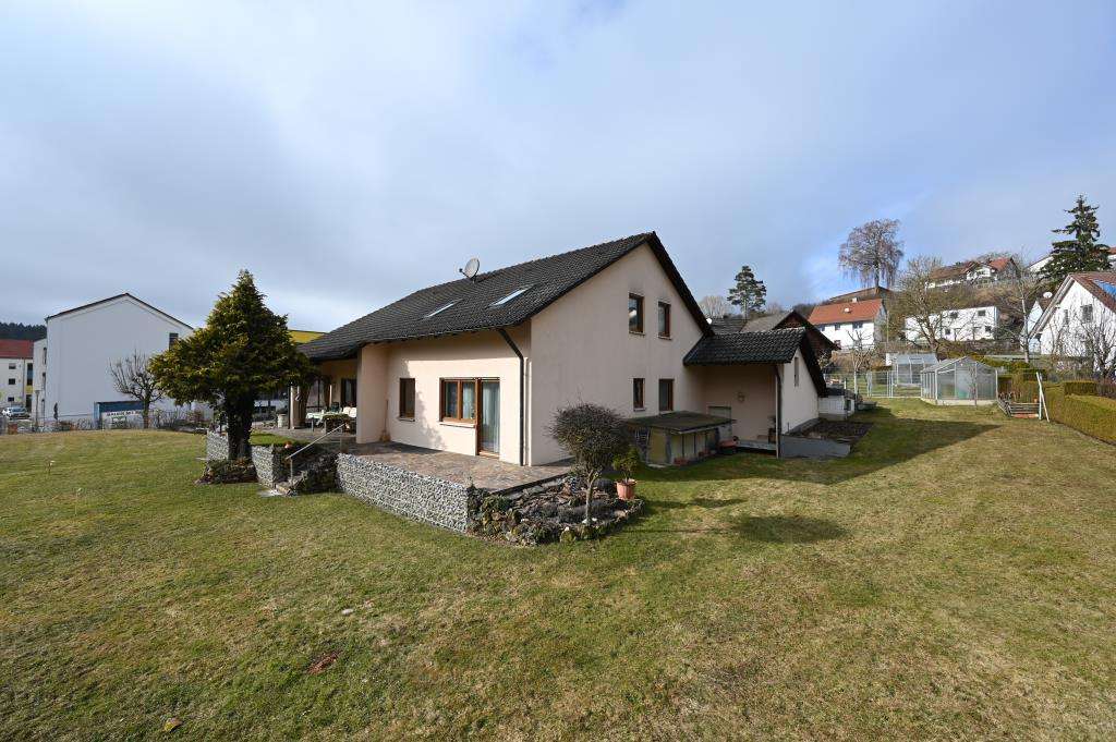 Immobilie in Deining - Für die große Familie!
Tolles Wohnen & Leben im Ortszentrum,    
   Deining - Ortsmitte - Bild 2