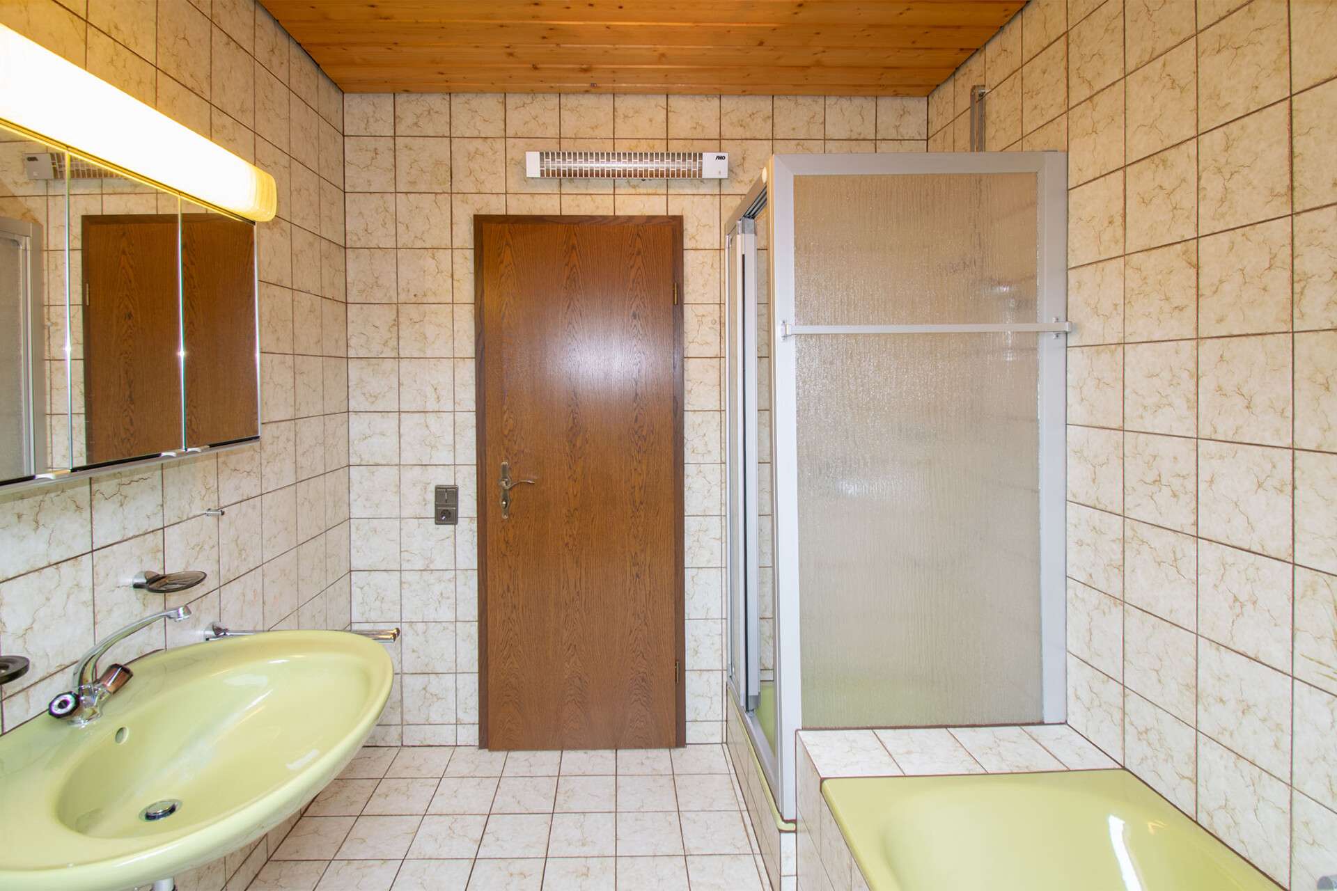 Immobilie in Ditzingen - Ruhige Lage und tolle Fernsicht: 3,5-Zimmer-Wohnung mit Dachterrasse und TG-Platz zu verkaufen - Bild 2