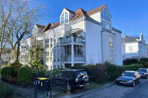 Erdgeschosswohnung mit Terrasse, Gartenanteil und Stellplatz in toller Wohnlage von Wiesbaden-Südost