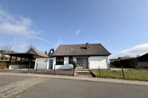 Ankommen, wohlfühlen, zuhause sein – Einfamilienhaus mit herrlichem Garten und viel Platz für die Fa – Die vollständige Adresse der Immobilie erhältst du vom Anbieter., 55765 Birkenfeld – Vorschaubild 2