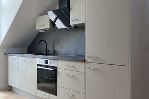 *** Gemütliche 2-Zimmer DG Wohnung mit einer Dachterrasse und einer EBK  ***