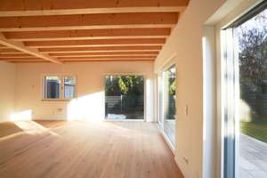 Neubau, Erstbezug: R6 – Leben am Burgberg | Architektonisch außergewöhnliches Haus im Grünen – Die vollständige Adresse der Immobilie erhältst du vom Anbieter., 91054 Burgberg, Erlangen – Vorschaubild 1