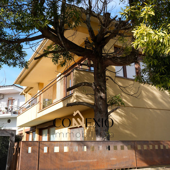 Haus mit 7 Zimmern, 5 Minuten vom See entfernt, mit Innenhof und Terrasse