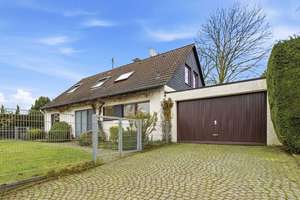 Freistehendes Einfamilienhaus mit Wintergarten und Garage – Die vollständige Adresse der Immobilie erhältst du vom Anbieter., 41066 Bettrath-Hoven, Mönchengladbach – Vorschaubild 2