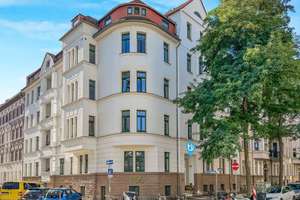 Familienwohnung in Schleußig: 4-Raum-Altbauwohnung mit ca. 106 m², Balkon und historischem Charme