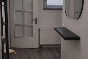 Wunderschöne voll Möblierte  2-Zimmer, Kochnische, Dusche , Mainz-Altstadt – Holzhofstr. 19C, 55116 Altstadt, Mainz – Vorschaubild 4