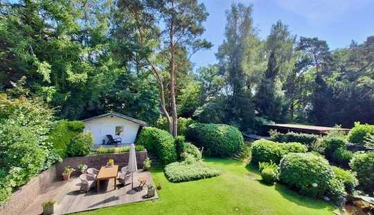Bild von Einfamilienhaus mit parkartigem Garten 
in ruhiger Lage, nahe der Elbe