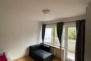 Gepflegte 1-Zimmer-Wohnung mit Balkon und Einbauküche in Solln, München