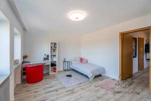 ***Großzügiges Zuhause mit 6 Schlafzimmern, großem Garten und zwei Garagen in Südweyhe – Die vollständige Adresse der Immobilie erhältst du vom Anbieter., 28844 Weyhe – Vorschaubild 15
