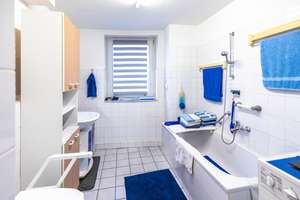 Schöne Aussicht vom Süd-West-Balkon in seniorengerechter 2-Zimmer-Wohnung – Die vollständige Adresse der Immobilie erhältst du vom Anbieter., 42853 Nordstadt, Remscheid – Vorschaubild 5