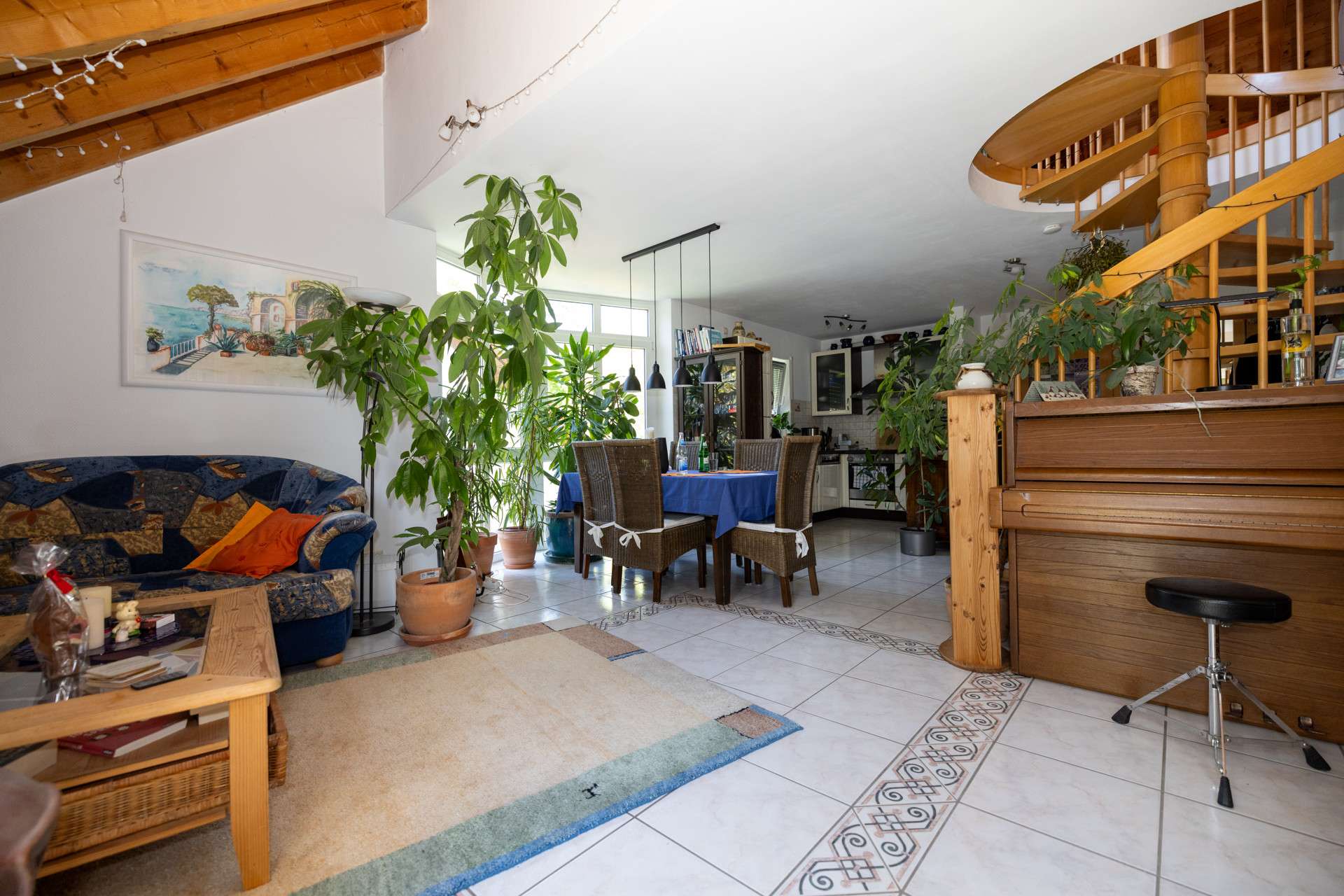 Immobilie in Niedereschach - Wohlfühlen auf allen Ebenen – modernes Zweifamilienhaus mit Garten und flexibler Nutzung - Bild 3