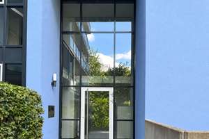 Provisionsfrei! 3-Zimmer-Gartenwohnung in Schwabing-Freimann, Perspektive Eigennutzung, Fassade neu