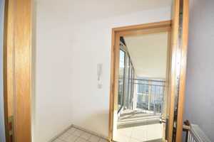 Charmante 3-Zimmer-Maisonettewohnung mit Terrasse und großzügiger Raumhöhe – Stuttgart – Vorschaubild 3