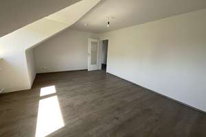 Frisch renovierte Dachgeschosswohnung! – Stephanstr. 1, 40599 Reisholz, Düsseldorf – Vorschaubild 10