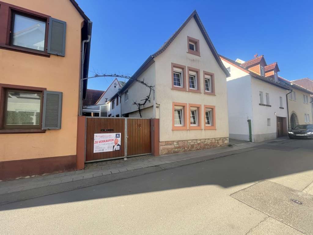 Immobilie in Edenkoben - Zweifamilienhaus mit Ausbaupotenzial im charmanten Weinort Edenkoben - Bild 1