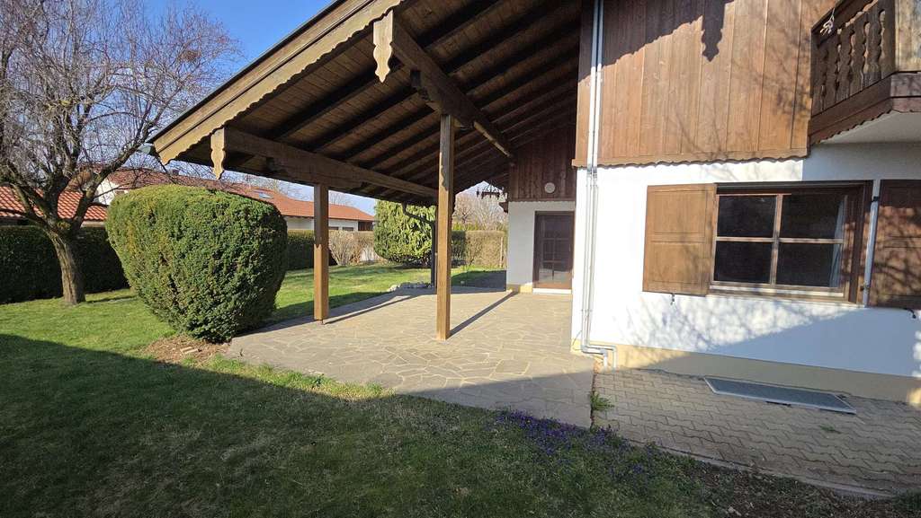 Immobilie in Nußdorf - Chiemgauer Landhaus Nahe des Chiemsees mit 900qm sonnigem Gartengrundstück – Doppelgarage - Bild 3