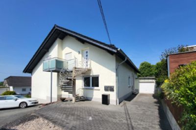 Großzügige 6-Zimmer-Wohnung mit Balkon, Garage und Stellplatz ; 10 Min. z. ICE Bahnhof Montabaur
