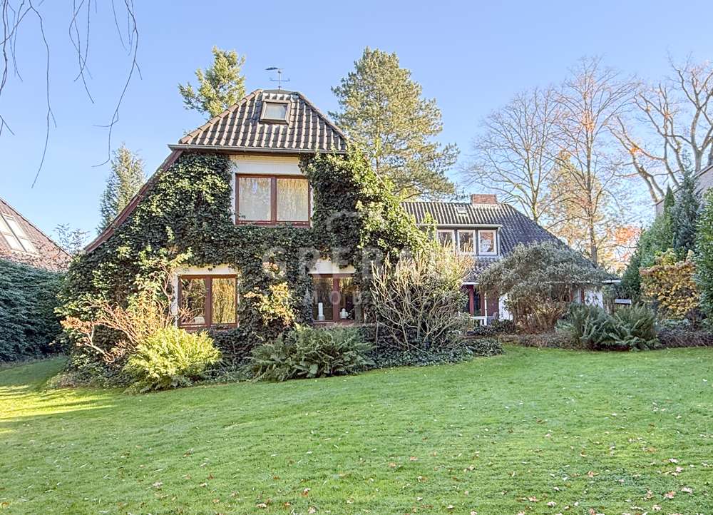 Großes Familienhaus mit herrlichem Grundstück in bester Villenlage von Blankenese, Hamburg – Bild 1