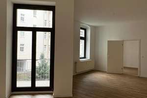 NACHMIETER GESUCHT für schöne 2-Raum-Wohnung mit Balkon in MD Stadtfeld-Ost!