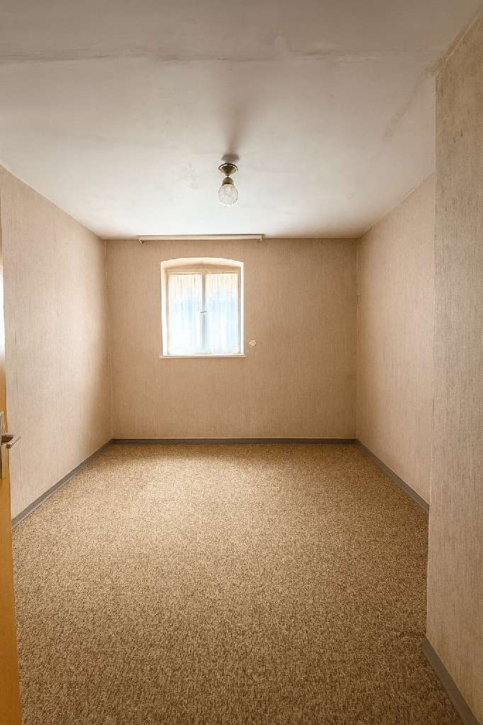 Immobilie in Edenkoben - Edenkoben - Ehemaliges Winzeranwesen mit großer Scheune und schön angelegten Hof - Bild 2