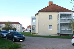 Grün und ruhig gelegen mit Balkon – Carl-von-Basedow-Str. 4, 6237 Leuna – Vorschaubild 2