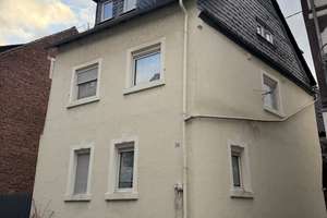 Vollunterkellertes Einfamilienhaus mit Scheune in Villmar – Die vollständige Adresse der Immobilie erhältst du vom Anbieter., 65606 Villmar – Vorschaubild 1