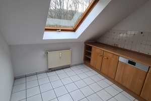 Attraktive Dachgeschosswohnung mit zwei Zimmern sowie Balkon und Einbauküche in Wilhelmshöhe – Kassel – Vorschaubild 5