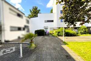 Muss man gesehen haben!
Ansprechendes Haus in begehrtem Umfeld, mit Tiefgaragenplatz und Potential! – Düren (Kreis) – Vorschaubild 1
