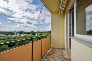Dachgeschosswohnung mit Westbalkon, Stellplatz und Treppenlift – 99087 Roter Berg, Erfurt – Vorschaubild 2