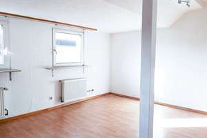 Gemütliche Dachgeschosswohnung mit Potenzial in einem ruhigen Altbau – Schillerstraße 12, 46047 Marienkirche, Oberhausen – Vorschaubild 2