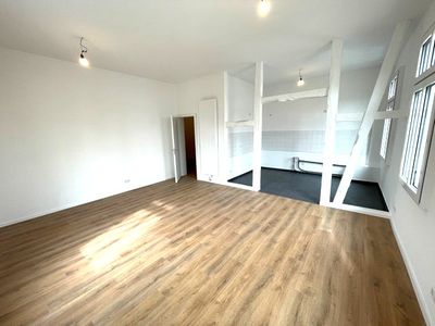 Kernsanierte Stadtwohnung im 1. Obergeschoss mit Balkon zu vermieten