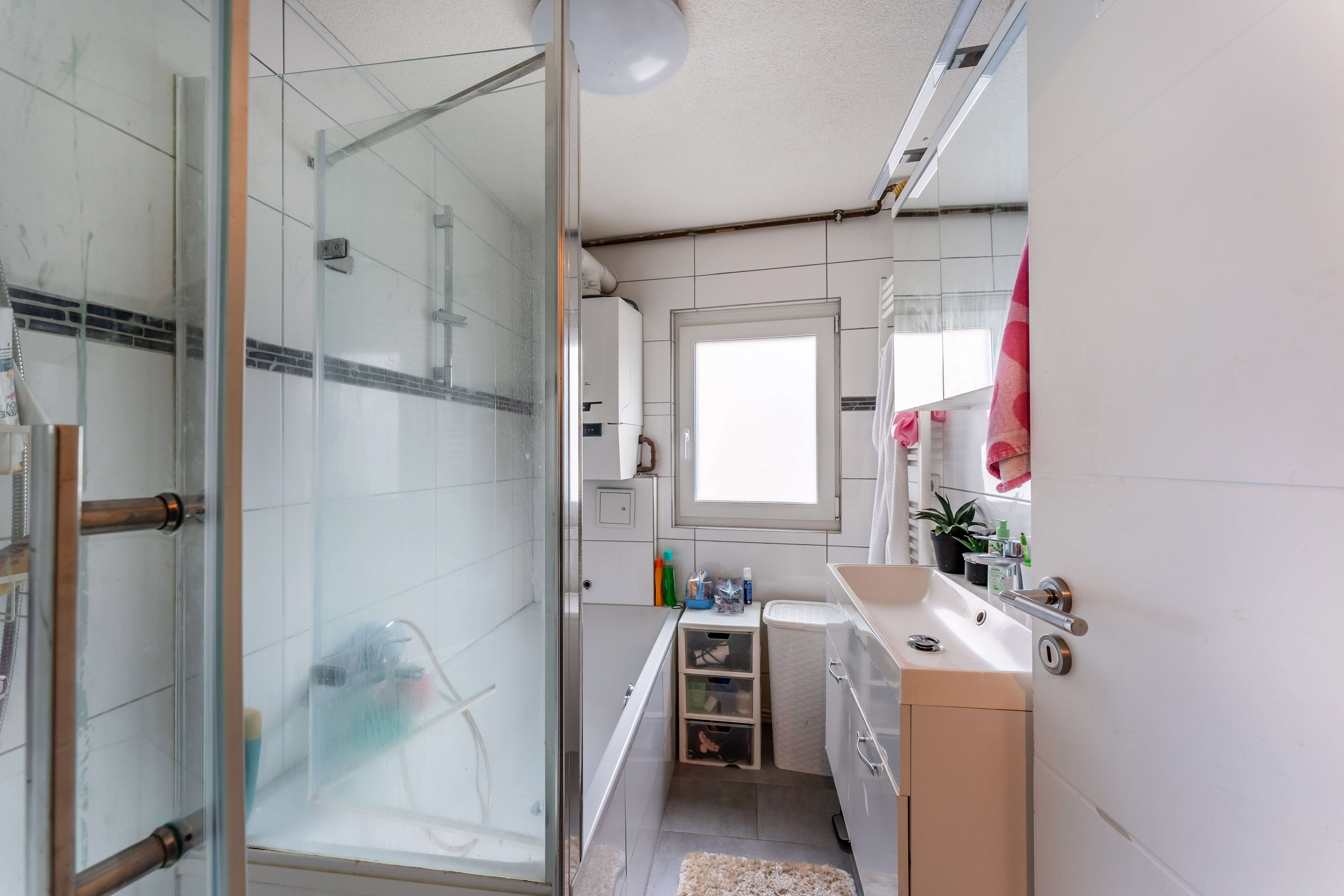 Immobilie in Schramberg - Anlageobjekt mit zwei vermieteten Wohnungen + Ladenlokal und sechs PKW-Stellplätzen - Bild 5