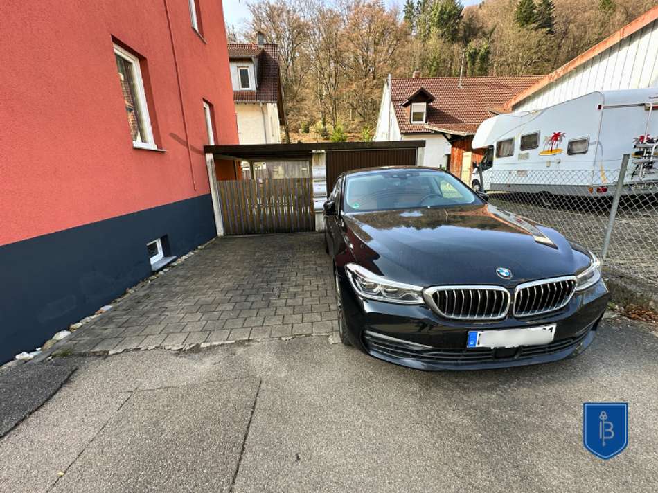 Garage und Stellplatz