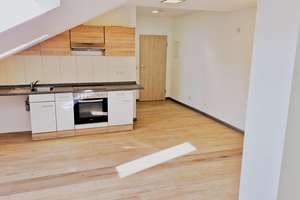 Helle und frisch renovierte 3-Zimmer-Dachgeschosswohnung in beliebter Wohnlage von Reislingen