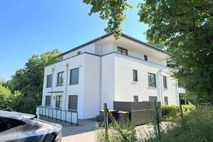Modern wohnen mit Perspektive: großzügige 3-Zimmer-Wohnung mit Balkon, Aufzug und zwei Stellplätzen