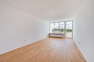 AIGNER - Frisch sanierte Maisonettewohnung mit Süd-Loggia in Milbertshofen – Die vollständige Adresse der Immobilie erhältst du vom Anbieter., 80807 Milbertshofen, München – Vorschaubild 1