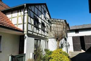 *PREISREDUZIERUNG* Charmanter Landsitz mit Nebengebäuden auf 2750m² großem Grund - perfekt für F – Die vollständige Adresse der Immobilie erhältst du vom Anbieter., 97461 Hofheim in Unterfranken – Vorschaubild 2