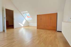 Voller Licht & Wärme: 4 Zimmer Maisonette – Ihr eigenes Haus im Dachgeschoss – Die vollständige Adresse der Immobilie erhältst du vom Anbieter., 96163 Gundelsheim – Vorschaubild 13