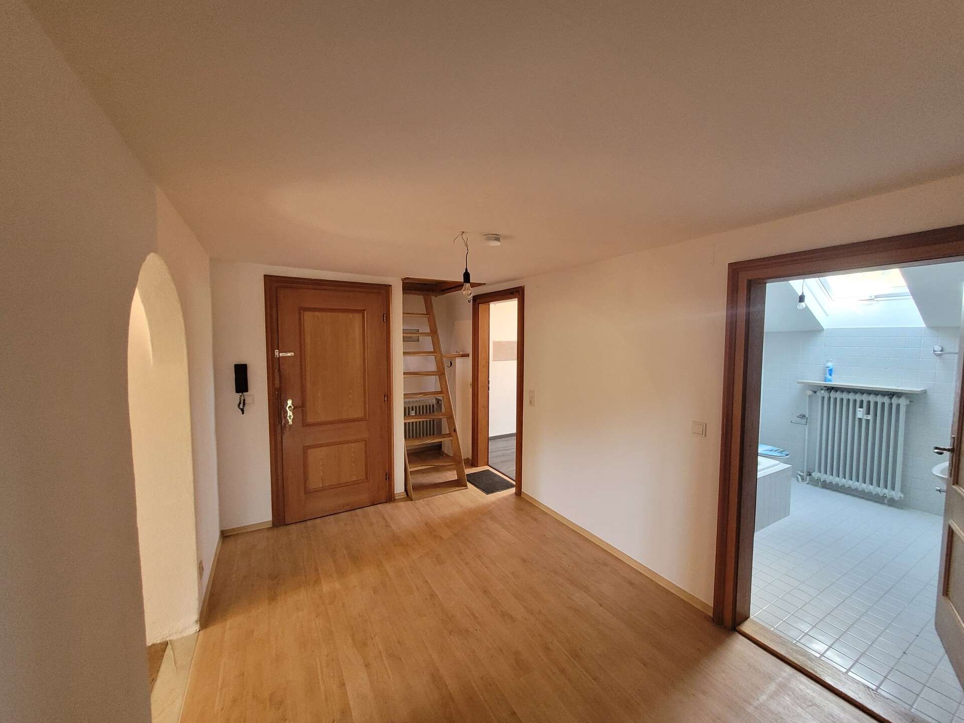 Immobilie in Gmund - Panoramablick & Ausbaupotential - einzigartige Dachgeschosswohnung in Seenähe - Bild 2