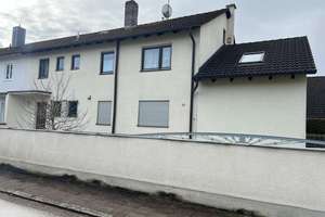 Schöne 4 Zimmerwohnung mit großen Balkon – Die vollständige Adresse der Immobilie erhältst du vom Anbieter., 81827 Waldtrudering, München – Vorschaubild 3